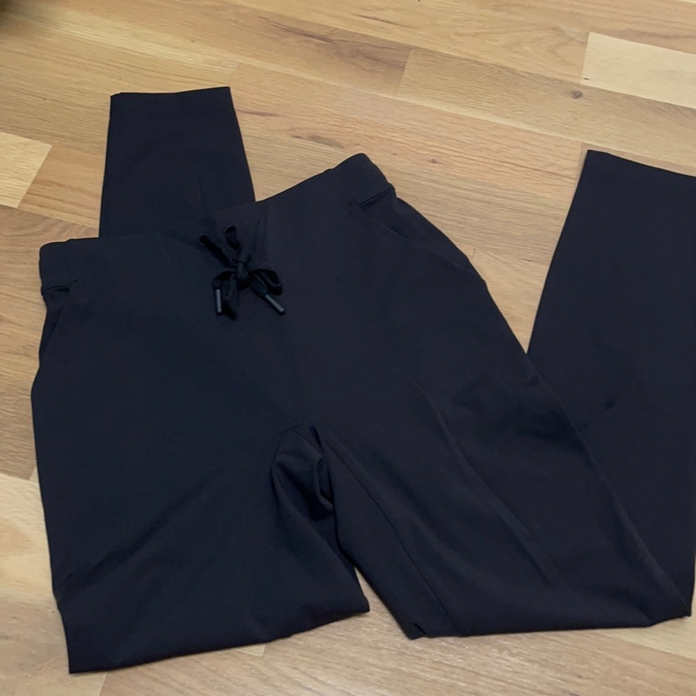 Lululemon size 4 jogger like new condition